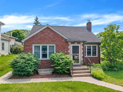 /international/us/399-center-street-lansing-ia-110108573615/
