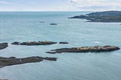 /international/us/l11-12-14-boot-cove-road-lubec-me-110104089282/