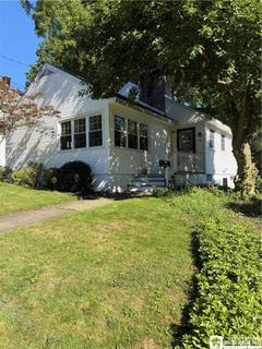 /international/us/18-risley-street-fredonia-ny-110110078943/