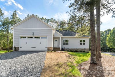 /international/us/185-shagbark-court-west-end-nc-110108665613/