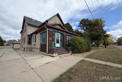 /international/us/714-14th-avenue-menominee-mi-110105416107/