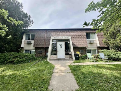 /international/us/217-e-3rd-byron-il-110100077246/