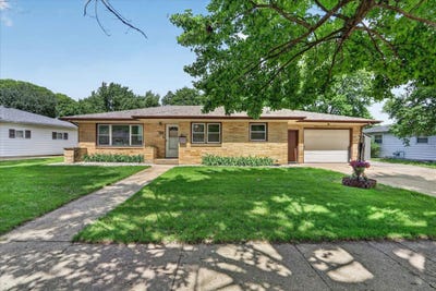 /international/us/1030-sw-harmony-circle-janesville-wi-110108902073/