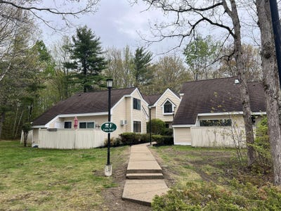 /international/us/60-franklin-heights-rochester-nh-110108079349/