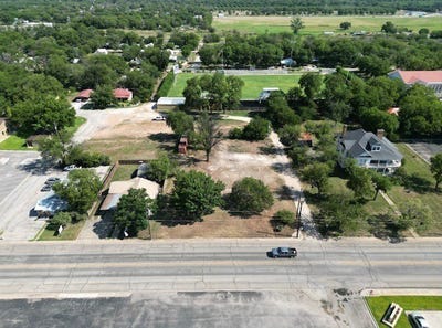 /international/us/402-w-wallace-street-san-saba-tx-110093751698/