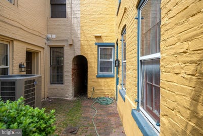 /international/us/108-e-vine-street-lancaster-pa-110099718001/