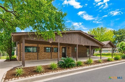 /international/us/102-rivercrest-street-luling-tx-110105796432/