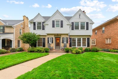 /international/us/2516-n-90th-st-wauwatosa-wi-110119885742/