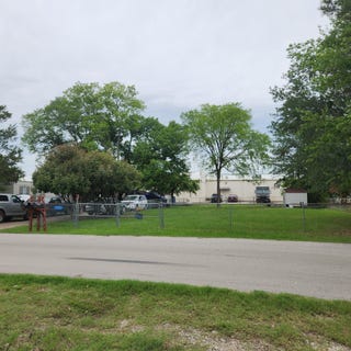 /international/us/summit-ridge-gun-barrel-city-tx-110108383355/