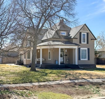 /international/us/623-s-1st-stockton-ks-110104487380/