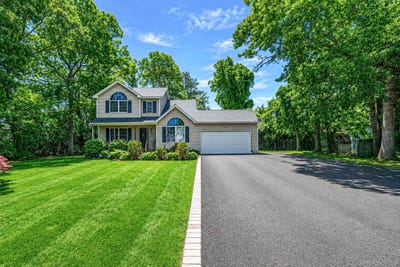 /international/us/20-essex-circle-shirley-ny-110108364789/