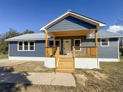 /international/us/1902-n-fannin-ave-cameron-tx-110103497520/