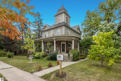 /international/us/402-e-cayuga-street-bellaire-mi-110107997464/