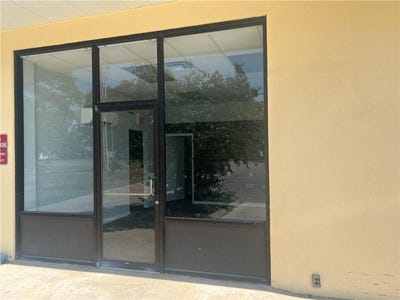 /international/us/702-s-webster-inside-street-spring-hill-ks-110103230998/