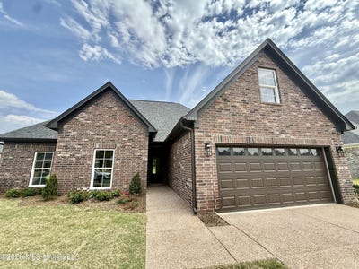 /international/us/1040-great-gln-drive-southaven-ms-110108857332/