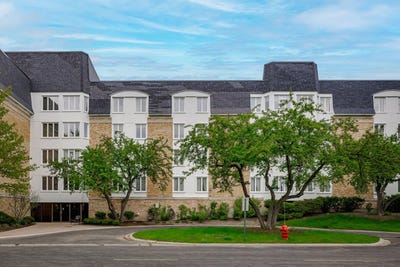 /international/us/200-lake-boulevard-buffalo-grove-il-110107980670/