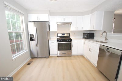 /international/us/8916-pembrook-woods-laurel-md-110100816299/