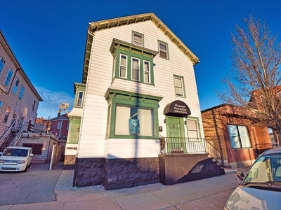 /international/us/1244-pleasant-st-fall-river-ma-110077258881/?lang=zh-cn