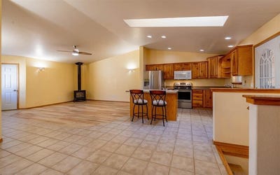 /international/us/2830-lincoln-ave-cody-wy-110108478944/