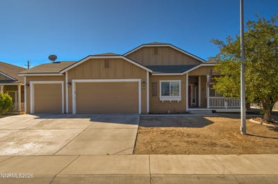 /international/us/654-canary-circle-fernley-nv-110110254121/