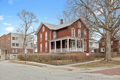 /international/us/212-w-high-street-urbana-il-110103725095/