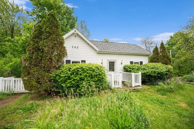 /international/us/702-w-arlington-street-bangor-mi-110099815258/