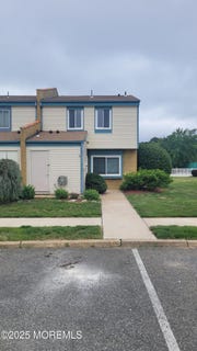 /international/us/8-chatham-court-brick-nj-110100514306/