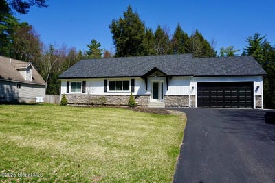 /international/us/47-locust-ridge-drive-corinth-ny-110098977870/