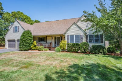 /international/us/154-whittier-drive-dennis-ma-110101402698/