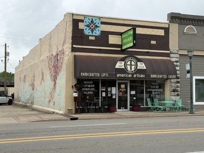 /international/us/615-mena-street-mena-ar-110107307721/