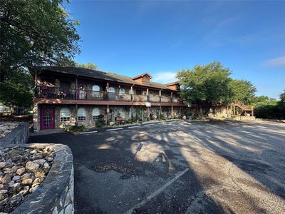 /international/us/200-e-elm-street-glen-rose-tx-110108176615/