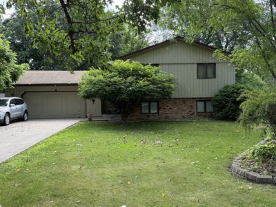 /international/us/8381-eastwood-road-mounds-view-mn-110109139934/