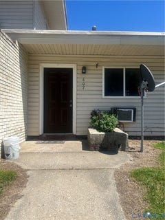 /international/us/607-monticello-drive-hopewell-va-110108583204/