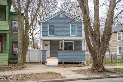 /international/us/106-van-dam-street-saratoga-springs-ny-110107319026/