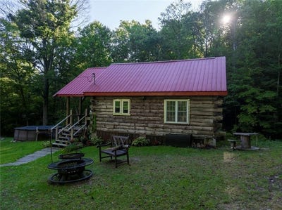 /international/us/9894-mountain-road-hammondsport-ny-110106218972/