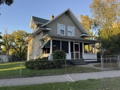 /international/us/220-detroit-street-michigan-city-in-110120635821/