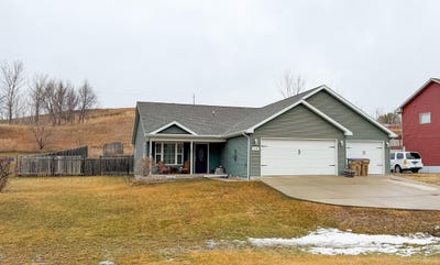 /international/us/1735-rivers-edge-dr-minot-nd-110105426119/
