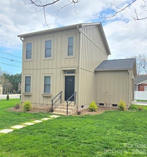 /international/us/774-8th-street-ne-hickory-nc-110108473458/