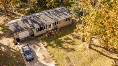 /international/us/1425-s-mapleleaf-drive-gaylord-mi-110120462233/