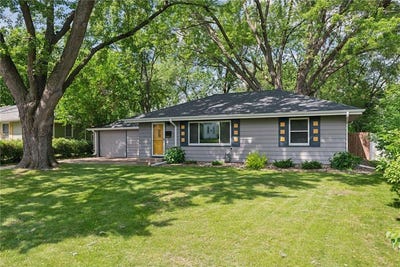 /international/us/8204-harriet-avenue-s-bloomington-mn-110100811141/