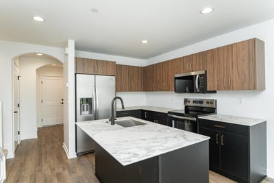 /international/us/1093-century-village-lane-ne-rochester-mn-110106469797/