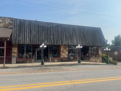 /international/us/305-main-street-mammoth-spring-ar-110108026032/