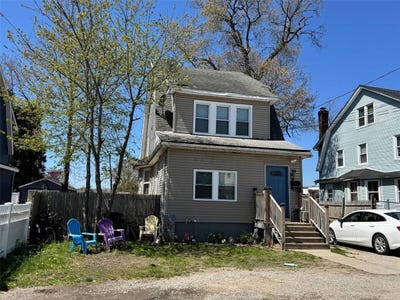 /international/us/44-chapman-place-bay-shore-ny-110100021805/