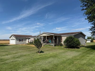 /international/us/1348-county-road-1350-n-carmi-il-110108607362/