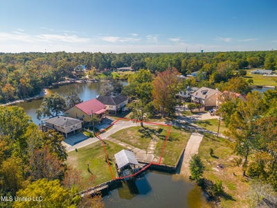 /international/us/12053-motsie-circle-biloxi-ms-110108197863/