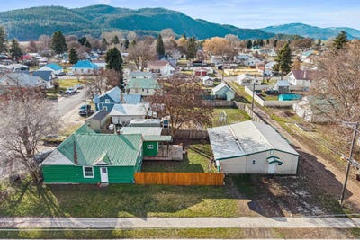 /international/us/108-s-stevens-st-chewelah-wa-110106148467/