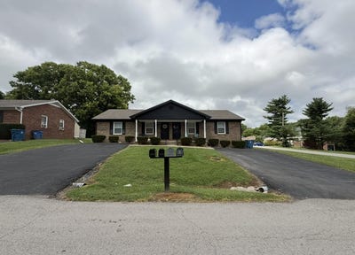 /international/us/1051-1053-butler-drive-danville-ky-110109928639/