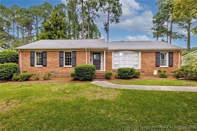 /international/us/2818-millbrook-road-fayetteville-nc-110101114374/?lang=en