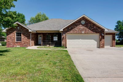 /international/us/1740-s-village-lane-bolivar-mo-110108013681/