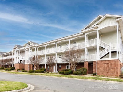 /international/us/9287-meadow-vista-road-charlotte-nc-110098486992/